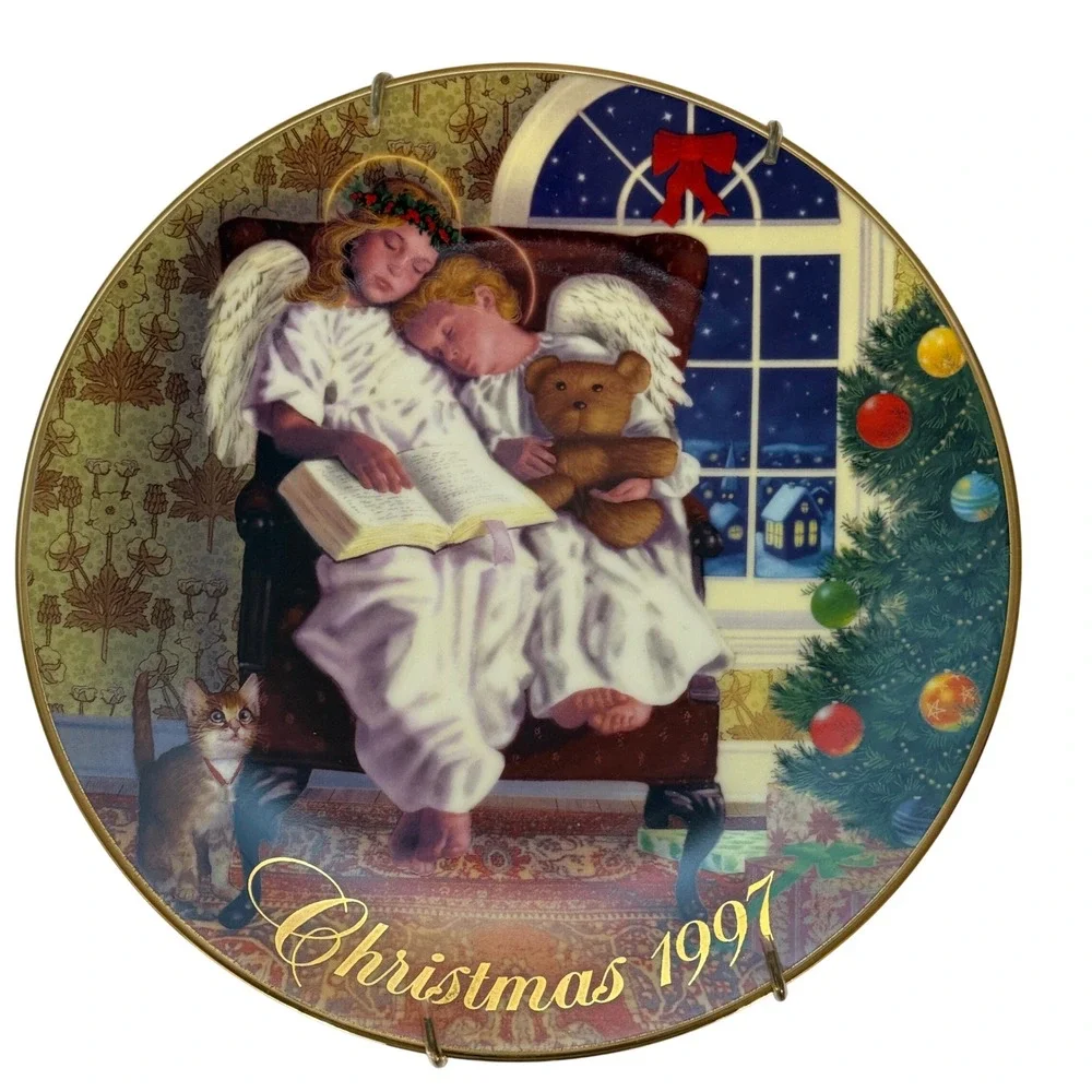 Avon 1997 Christmas Plate Heavenly‎ Dreams M. Garland Porcelain 22K Gold Trim